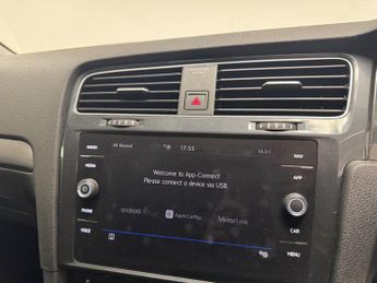 Volkswagen e-Golf 35.8kWh e-Golf Auto 5dr