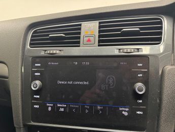 Volkswagen e-Golf 35.8kWh e-Golf Auto 5dr