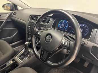 Volkswagen e-Golf 35.8kWh e-Golf Auto 5dr