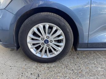 Ford Focus 1.0T EcoBoost Titanium Auto Euro 6 (s/s) 5dr