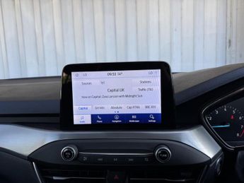 Ford Focus 1.0T EcoBoost Titanium Auto Euro 6 (s/s) 5dr