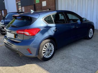 Ford Focus 1.0T EcoBoost Titanium Auto Euro 6 (s/s) 5dr
