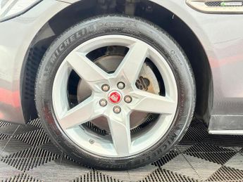 Jaguar XE 2.0d R-Sport Auto AWD Euro 6 (s/s) 4dr