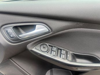Ford Focus 1.6 Titanium Powershift Euro 6 5dr