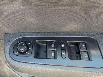 Volkswagen Sharan 2.0 TDI SE Nav DSG Euro 6 (s/s) 5dr