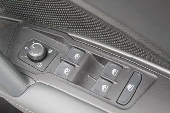 Volkswagen Tiguan 1.5 TSI eHybrid 19.7kWh Elegance SUV 5dr Petrol Plug-in Hybrid D