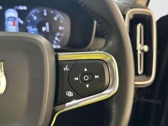 Volvo XC40 2.0 D4 Inscription Pro SUV 5dr Diesel Auto AWD Euro 6 (s/s) (190