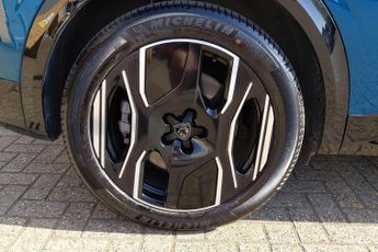 Peugeot E-3008 73kWh GT Auto 5dr