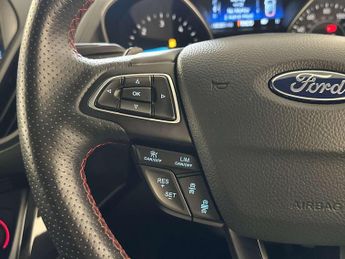 Ford Kuga 2.0 TDCi EcoBlue ST-Line Edition SUV 5dr Diesel Powershift AWD E