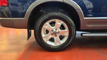 Ford Explorer 4.0 XLT 7 SEATS LEATHER LOW MILEAGE