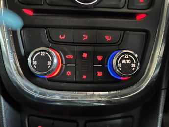 Vauxhall Mokka 1.6 Exclusiv 2WD Euro 5 (s/s) 5dr