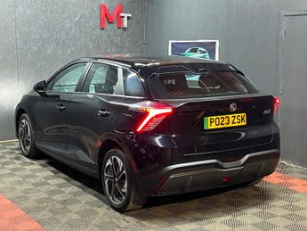 MG MG4 64kWh SE Long Range Auto 5dr