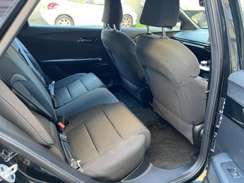 MG MG4 64kWh SE Long Range Auto 5dr