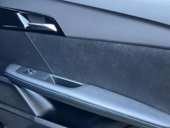 MG MG4 64kWh SE Long Range Auto 5dr