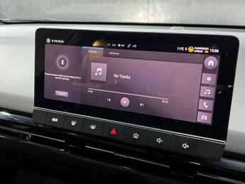 MG MG4 64kWh SE Long Range Auto 5dr