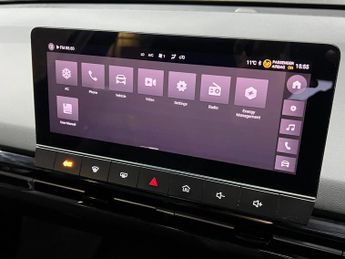 MG MG4 64kWh SE Long Range Auto 5dr