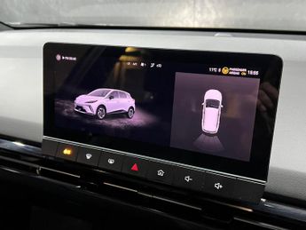 MG MG4 64kWh SE Long Range Auto 5dr