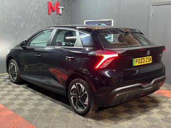 MG MG4 64kWh SE Long Range Auto 5dr