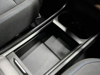 MG MG4 64kWh SE Long Range Auto 5dr