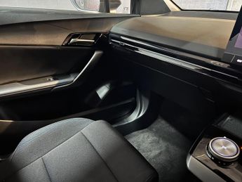 MG MG4 64kWh SE Long Range Auto 5dr