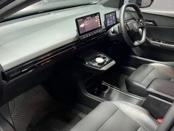 MG MG4 64kWh Trophy Long Range Auto 5dr