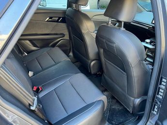 MG MG4 64kWh Trophy Long Range Auto 5dr