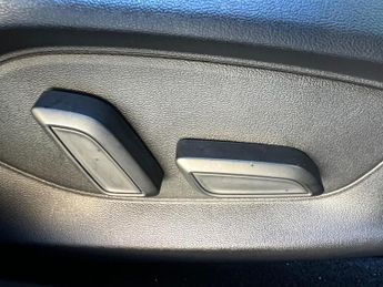 MG MG4 64kWh Trophy Long Range Auto 5dr