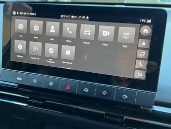 MG MG4 64kWh Trophy Long Range Auto 5dr