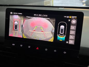 MG MG4 64kWh Trophy Long Range Auto 5dr