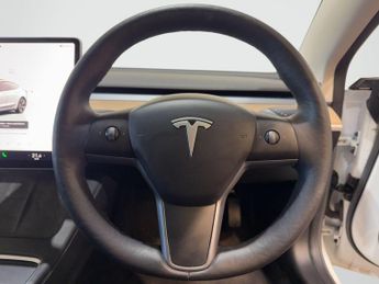 Tesla Model 3 Auto RWD 4dr