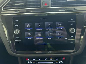 Volkswagen Tiguan 1.5 TSI R-Line SUV 5dr Petrol DSG Euro 6 (s/s) (150 ps)