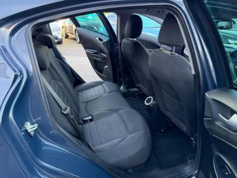 Alfa Romeo Giulietta 1.6 JTDM-2 Tecnica Hatchback 5dr Diesel Manual Euro 6 (s/s) (120