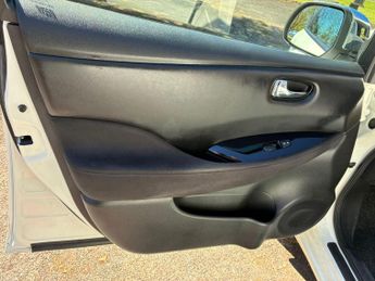 Nissan Leaf 24kWh Acenta Auto 5dr