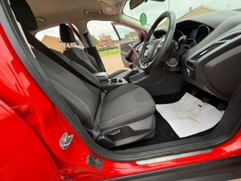 Ford Focus 1.0T EcoBoost Titanium Navigator Euro 5 (s/s) 5dr