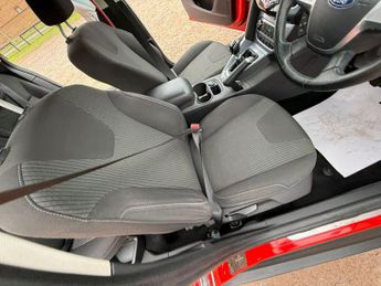 Ford Focus 1.0T EcoBoost Titanium Navigator Euro 5 (s/s) 5dr