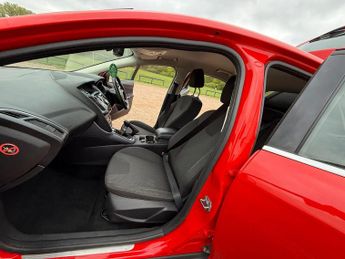 Ford Focus 1.0T EcoBoost Titanium Navigator Euro 5 (s/s) 5dr