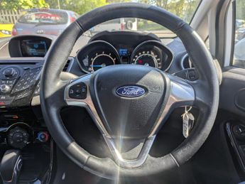 Ford Fiesta 1.0T EcoBoost Zetec Hatchback 5dr Petrol Powershift Euro 5 (100 