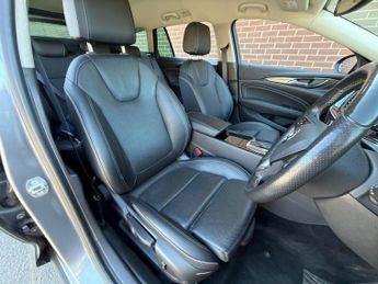 Vauxhall Insignia 2.0i Turbo Elite Nav Sports Tourer Auto 4WD Euro 6 (s/s) 5dr