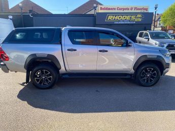 Toyota Hilux 2.8 D-4D Invincible X Auto 4WD Euro 6 (s/s) 4dr