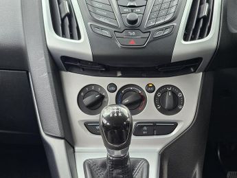 Ford Focus Zetec Hatchback 1.0 Manual Petrol