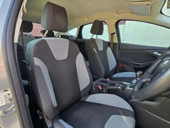 Ford Focus Zetec Hatchback 1.0 Manual Petrol