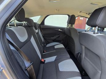 Ford Focus Zetec Hatchback 1.0 Manual Petrol