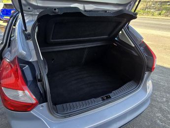 Ford Focus Zetec Hatchback 1.0 Manual Petrol