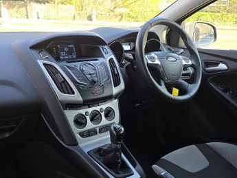Ford Focus Zetec Hatchback 1.0 Manual Petrol