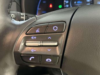 Hyundai KONA 64kWh Premium SE SUV 5dr Electric Auto (7kW Charger) (204 ps)