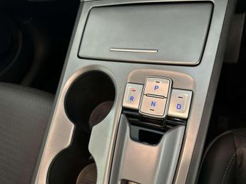 Hyundai KONA 64kWh Premium SE SUV 5dr Electric Auto (7kW Charger) (204 ps)