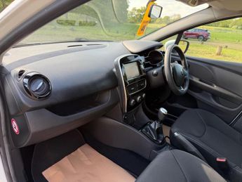 Renault Clio 0.9 TCe Iconic Euro 6 (s/s) 5dr