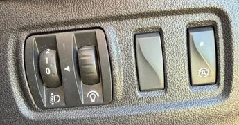 Renault Clio 0.9 TCe Iconic Euro 6 (s/s) 5dr