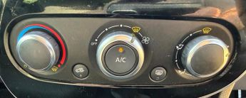 Renault Clio 0.9 TCe Iconic Euro 6 (s/s) 5dr