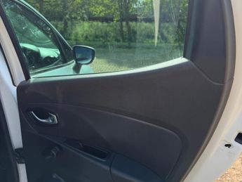 Renault Clio 0.9 TCe Iconic Euro 6 (s/s) 5dr